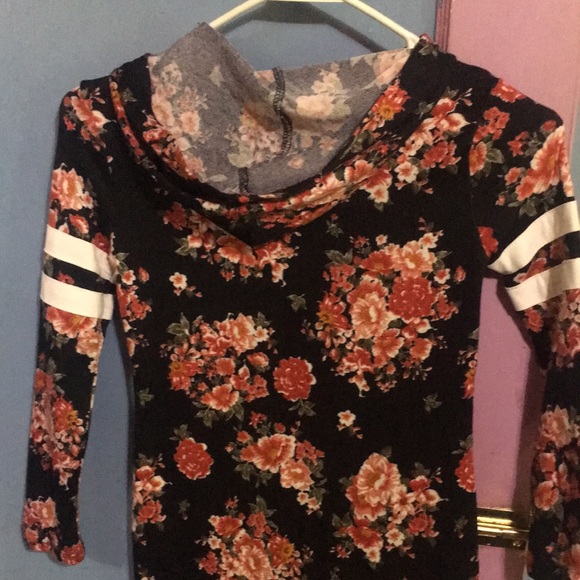 Extremely ME,  women’s hoodie.  Size 7/8.  Floral. Black. - Picture 7 of 9